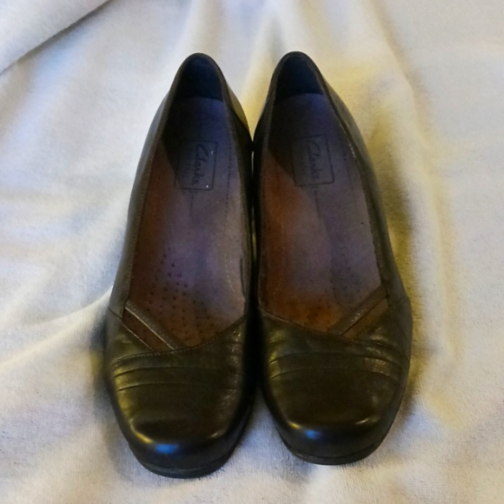Clark size 7 one and a half inch Brown heels